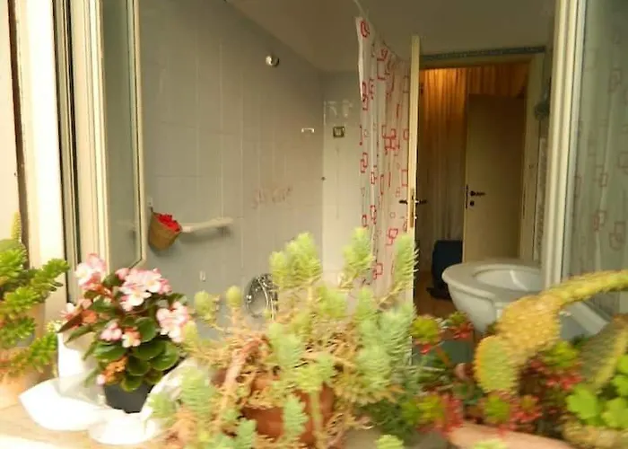 Bed And Roses Гостевой дом Монтесильвано